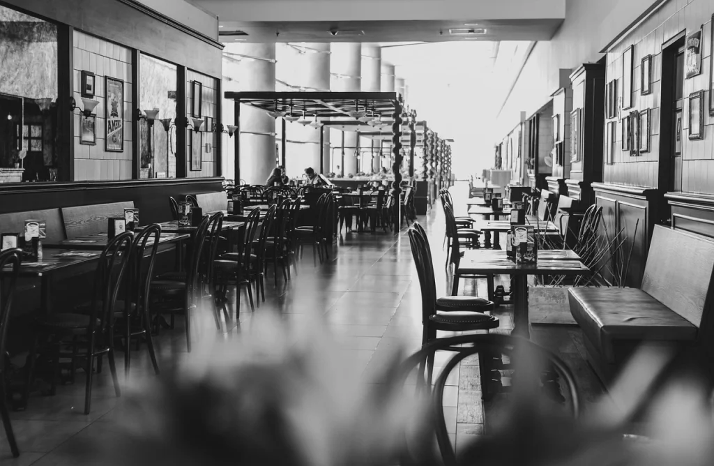 baisse de fréquentation des restaurants : un restaurant presque vide